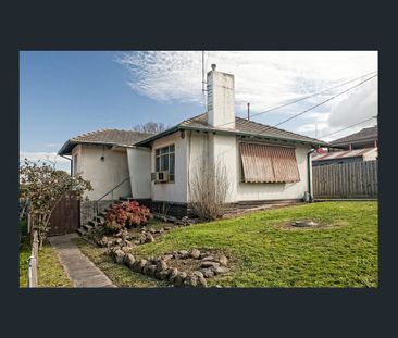 Fantastic Location 3 Bedroom Home - Photo 1