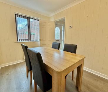 4 bedroom detached house to rent - Photo 3