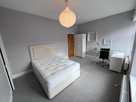 4 bedroom terraced house to rent - Photo 5