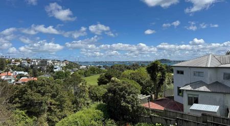 Seaviews, Lifestyle, Location! - Photo 3