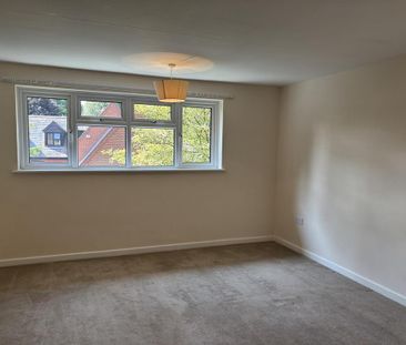 4 bedroom detached house to rent - Photo 2