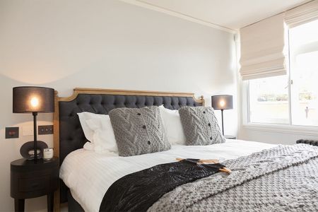 A beautiful two bedroom apartment of approximately 1,065 square feet. - Photo 4