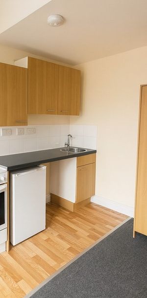 Studio Flat, Denzil Avenue, SO14 - Photo 1