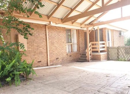 54 Strathavan Drive, Berwick VIC 3806 - Photo 4
