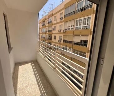 Alquiler de piso en Centro-Rambla - Photo 2
