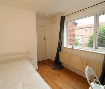 Room in a Shared House, Corfield St, E2 - Photo 1