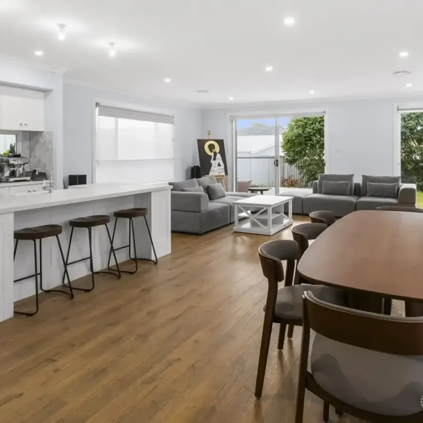Spacious Five-Bedroom Family Home in Prime Inner-North Location - Photo 1