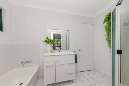 Tropical Oasis in Prime location! - Photo 5