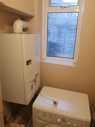 2 Bed Flat, Clapham Manor Street, SW4 - Photo 1