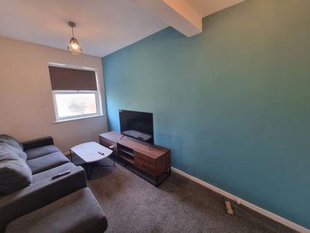 4 bedroom flat to rent - Photo 2