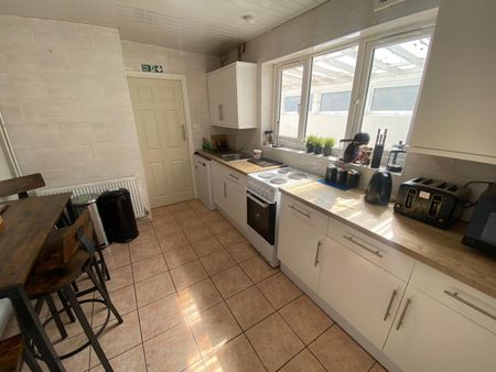 Room in a Shared House, Wyndcliff Road, B9 - Photo 4