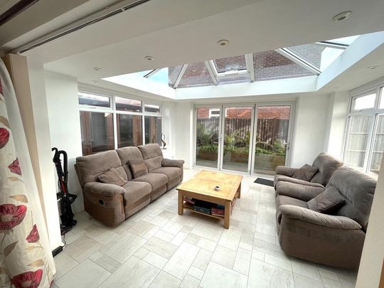 4 bedroom detached house to rent - Photo 1