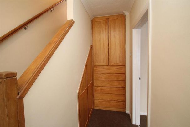 4 bedroom end of terrace house to rent - Photo 1