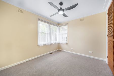 READY TO MOVE IN - WENDOUREE - Photo 3