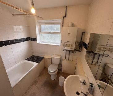 3 Bed Terraced House, Hythe Road, CR7 - Photo 2