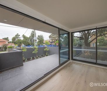 Gorgeous modern 2 bedroom apartment - Photo 4