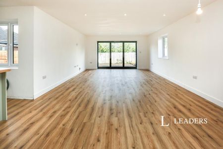 3 bedroom bungalow to rent - Photo 4