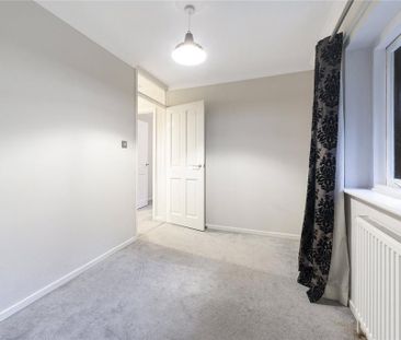 3 bedroom detached house to rent - Photo 3