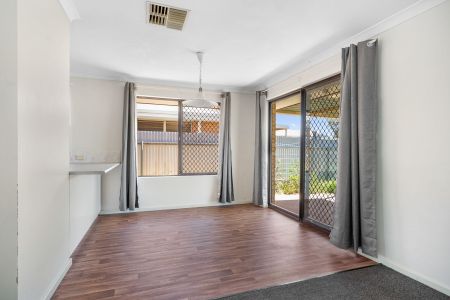 Brick home in a quiet location - Photo 2