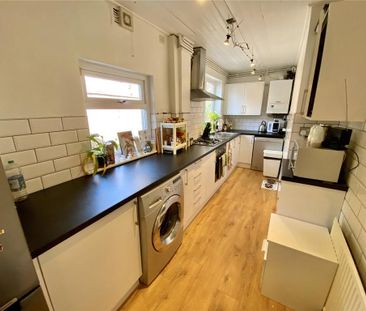 2 bedroom end of terrace house to rent - Photo 2