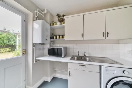 4 bedroom detached house to rent - Photo 5