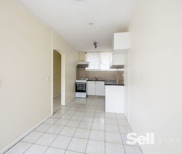 Comfortable Living with a Private Courtyard - Photo 4