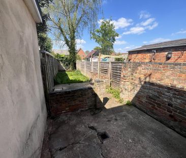 2 bedroom terraced house to rent - Photo 5