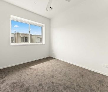 Vacant & Ready NOW! - Photo 4