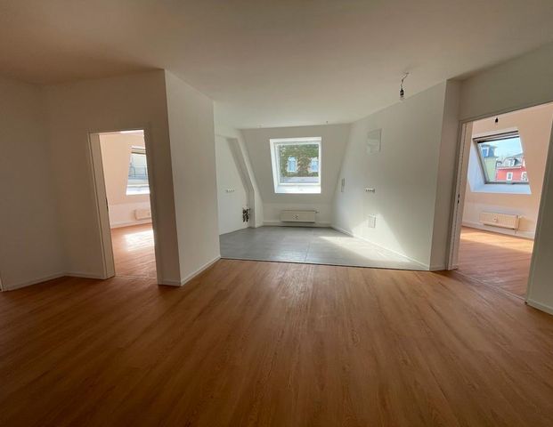 Frischsanierte 5 Zimmer Dachgeschosswohnung mitten in Löbtau im ruhigen Hinterhof - Foto 1