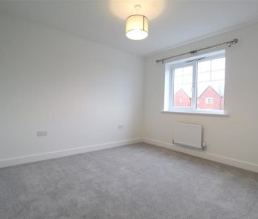 3 bedroom detached house to rent - Photo 4