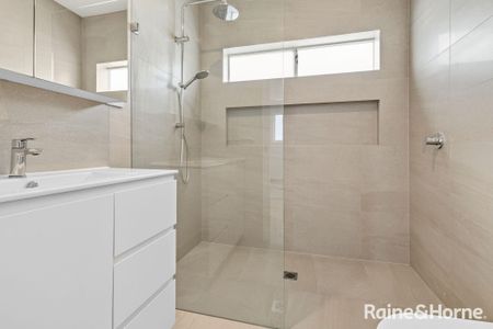 5a Deakin Street, Forestville NSW 2087 - House For Rent | Domain - Photo 5