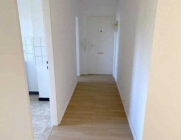 + 2 Zimmer mit großem Balkon + - Foto 1