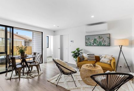 Modern living in Mt Wellington - Photo 3