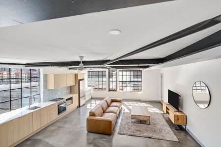 Freshly renovated New York–inspired apartment - Photo 3