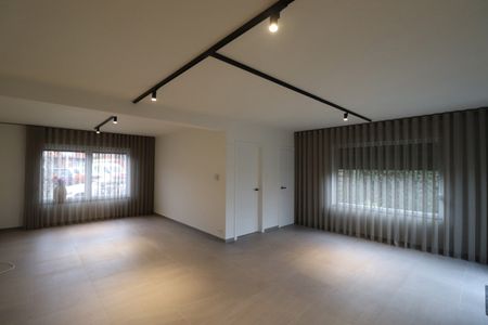 Een recent gerenoveerde woning met 3 slaapkamers, terras en garage. - Foto 4