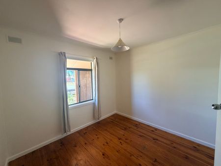 To register & apply for this property, please use this link: https://snug. com/ - Photo 3