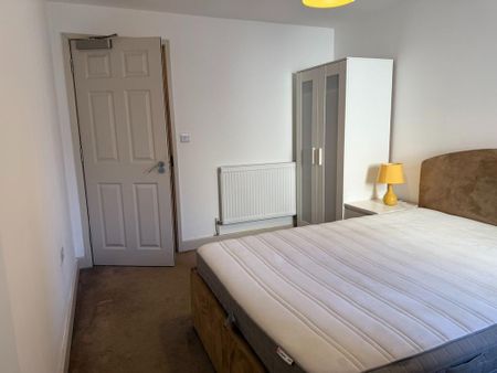 1 bedroom in a house share to rent - Photo 2