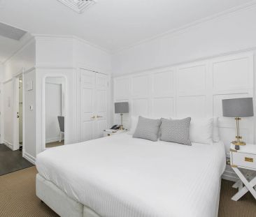 Fully Furnished Studio Apartment Opposite Central Station! - Photo 4