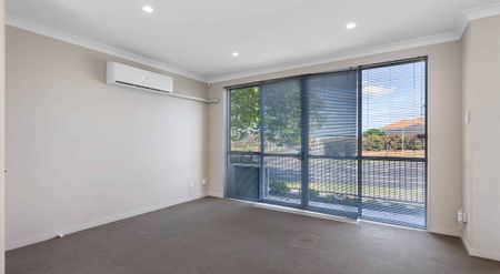 Family home in central, popular Flat Bush. - Photo 2