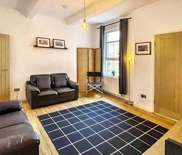 3 bedroom flat to rent - Photo 2