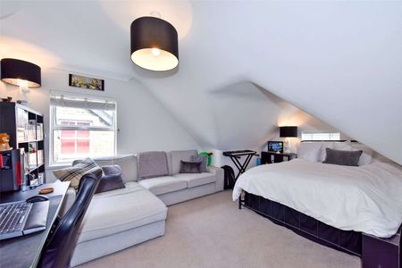 A period semi-detached family home offering accommodation arranged over three floors with the additional benefit of a cellar and off road parking. - Photo 4