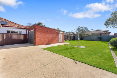 Spacious Family Home in Prime Beverly Hills Location - Photo 4