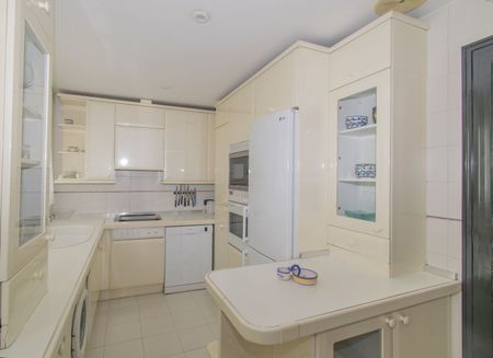 Middle Floor Apartment in Marbella - Photo 4