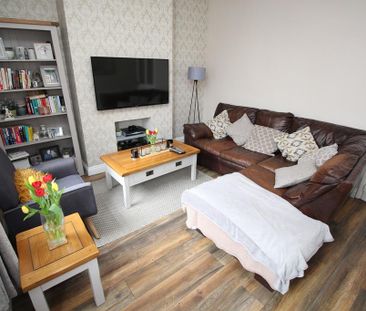 2 bedroom terraced house to rent - Photo 4