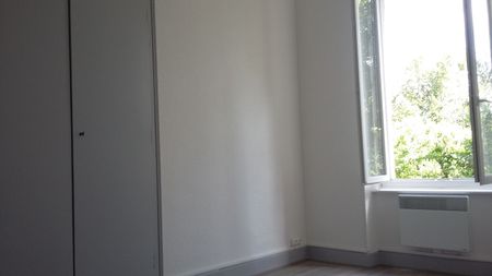 Location Appartement 3 pièces 55m² LEZIGNAN CORBIERES 11200 - Photo 2