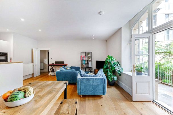 A light & bright, high specified courtyard apartment with off street parking situated within in a highly sought after development within the heart of the city centre. - Photo 1