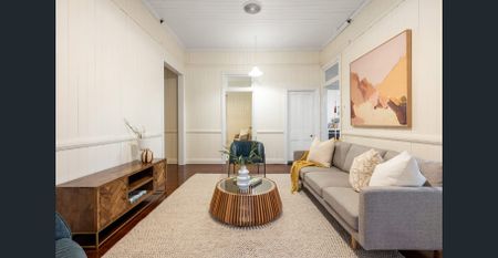 Sky-high position with lifelong, grandstand city views – 3.3km to CBD - Photo 2