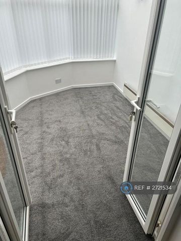 3 bedroom detached house to rent - Photo 2
