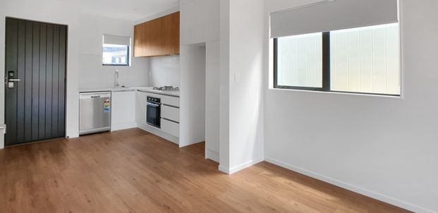 HOBSONVILLE - Terrace House - Photo 1