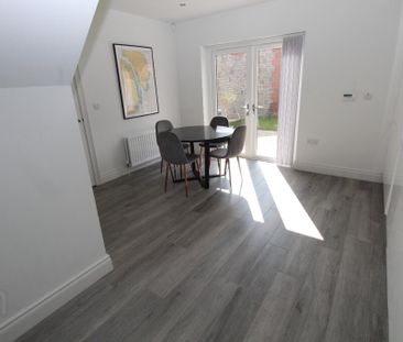 35 Millmount Village Gardens, Dundonald, Belfast, BT16 1BH - Photo 3